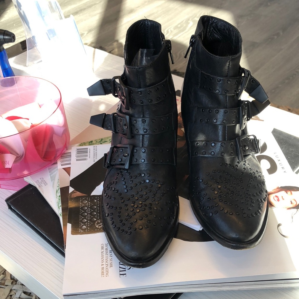 L’Idea by Lori Leather Gold Studded Ankle Boots Black size 38